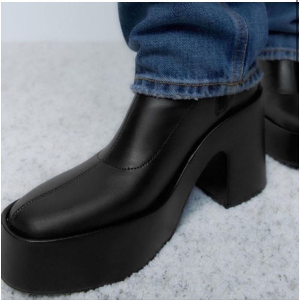 ZARA PLATFORM HEELED ANKLE BOOTS
BLACK - Picture 5 of 10